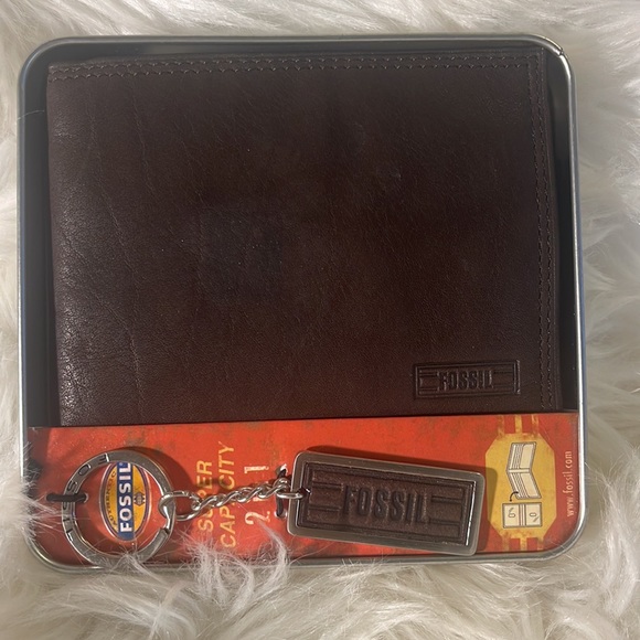 NEW Fossil Wallet & Keychain - Picture 1 of 8